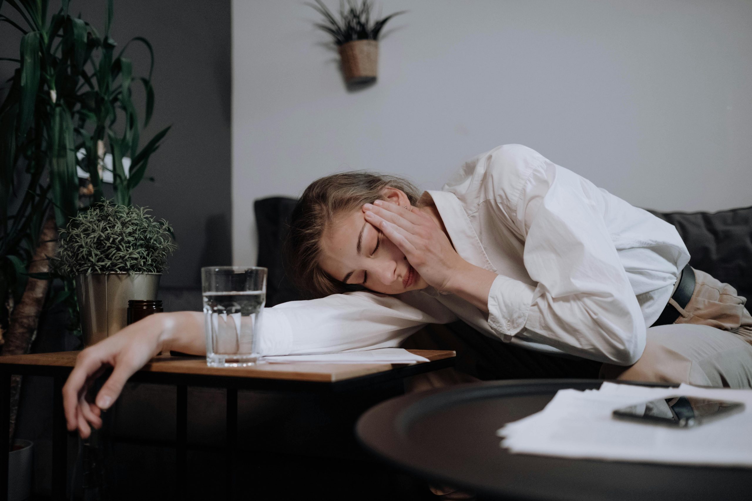I Finally Found Out Why I Always Feel Sleepy at 1 PM (and It’s Not Just Lunch)